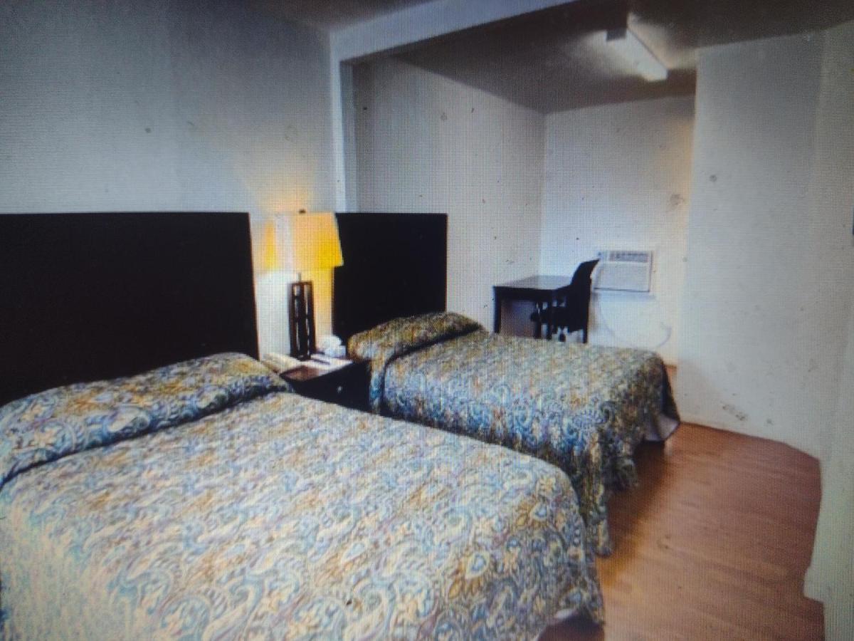 Budget Inn & Suites -Super-Ice Cold Spotless Rooms- Door-To-Door Lit Parking & Lowest Price Plus Hbo Max,Spanish Tv, Internet Free!! Freer Buitenkant foto