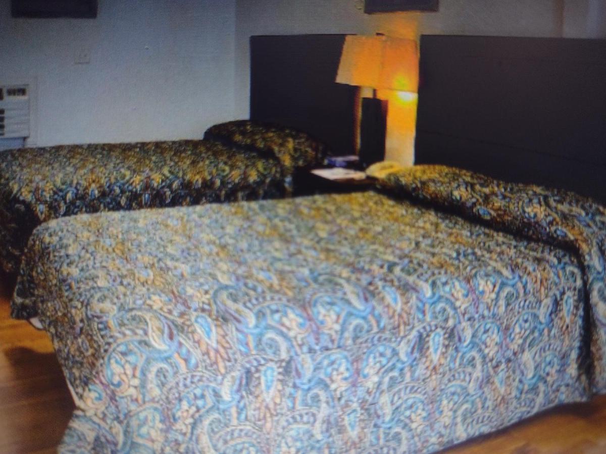 Budget Inn & Suites -Super-Ice Cold Spotless Rooms- Door-To-Door Lit Parking & Lowest Price Plus Hbo Max,Spanish Tv, Internet Free!! Freer Buitenkant foto
