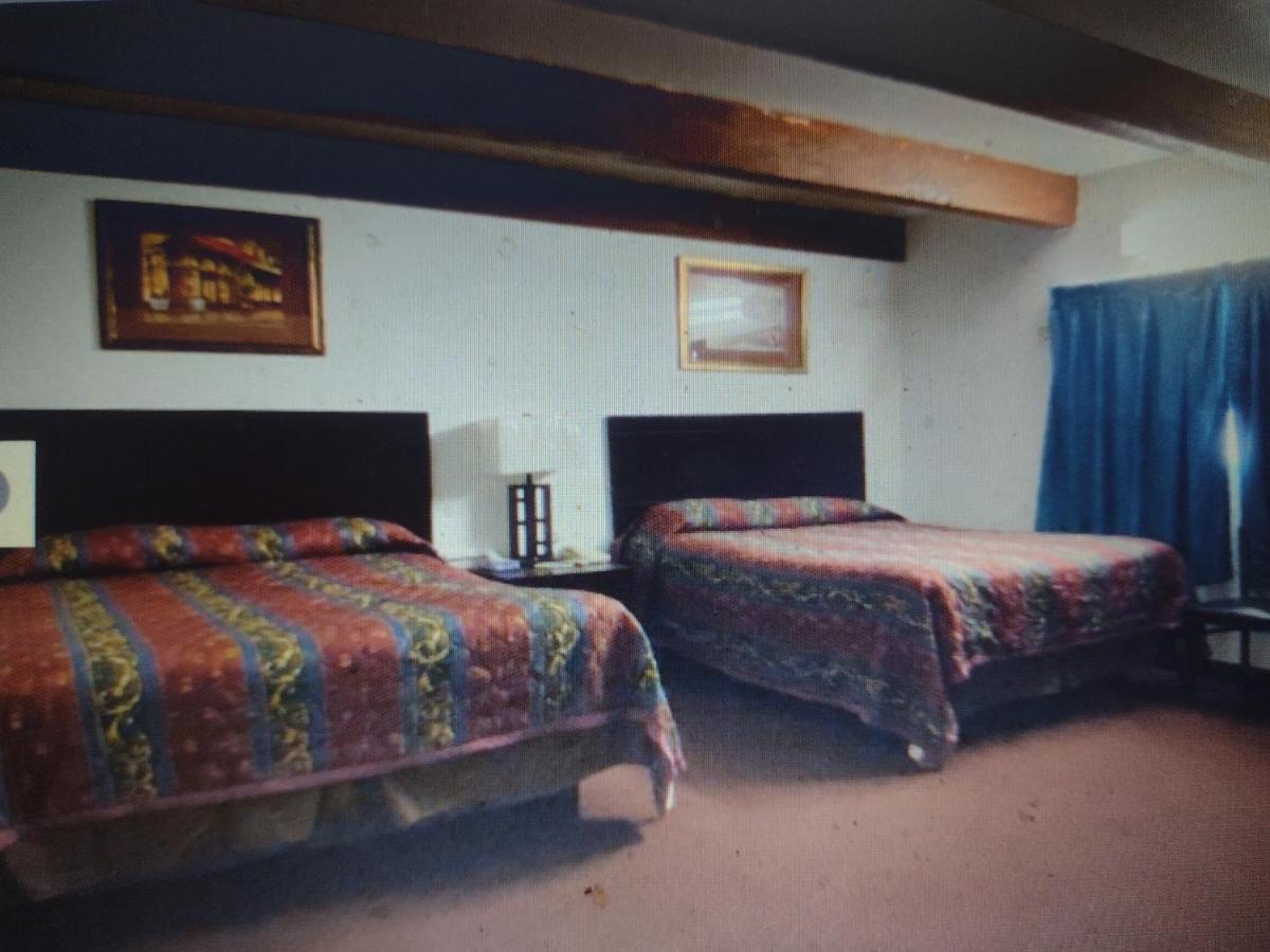 Budget Inn & Suites -Super-Ice Cold Spotless Rooms- Door-To-Door Lit Parking & Lowest Price Plus Hbo Max,Spanish Tv, Internet Free!! Freer Buitenkant foto