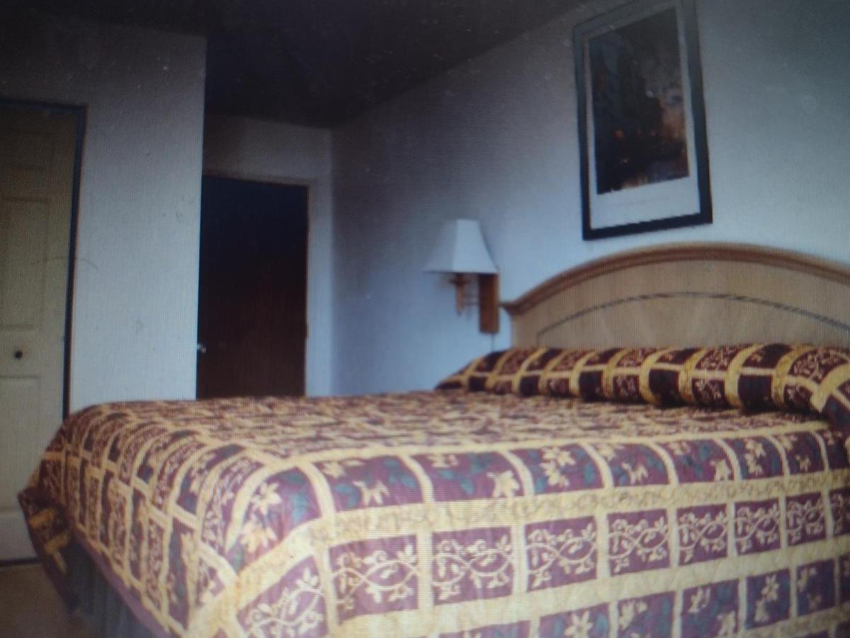 Budget Inn & Suites -Super-Ice Cold Spotless Rooms- Door-To-Door Lit Parking & Lowest Price Plus Hbo Max,Spanish Tv, Internet Free!! Freer Buitenkant foto