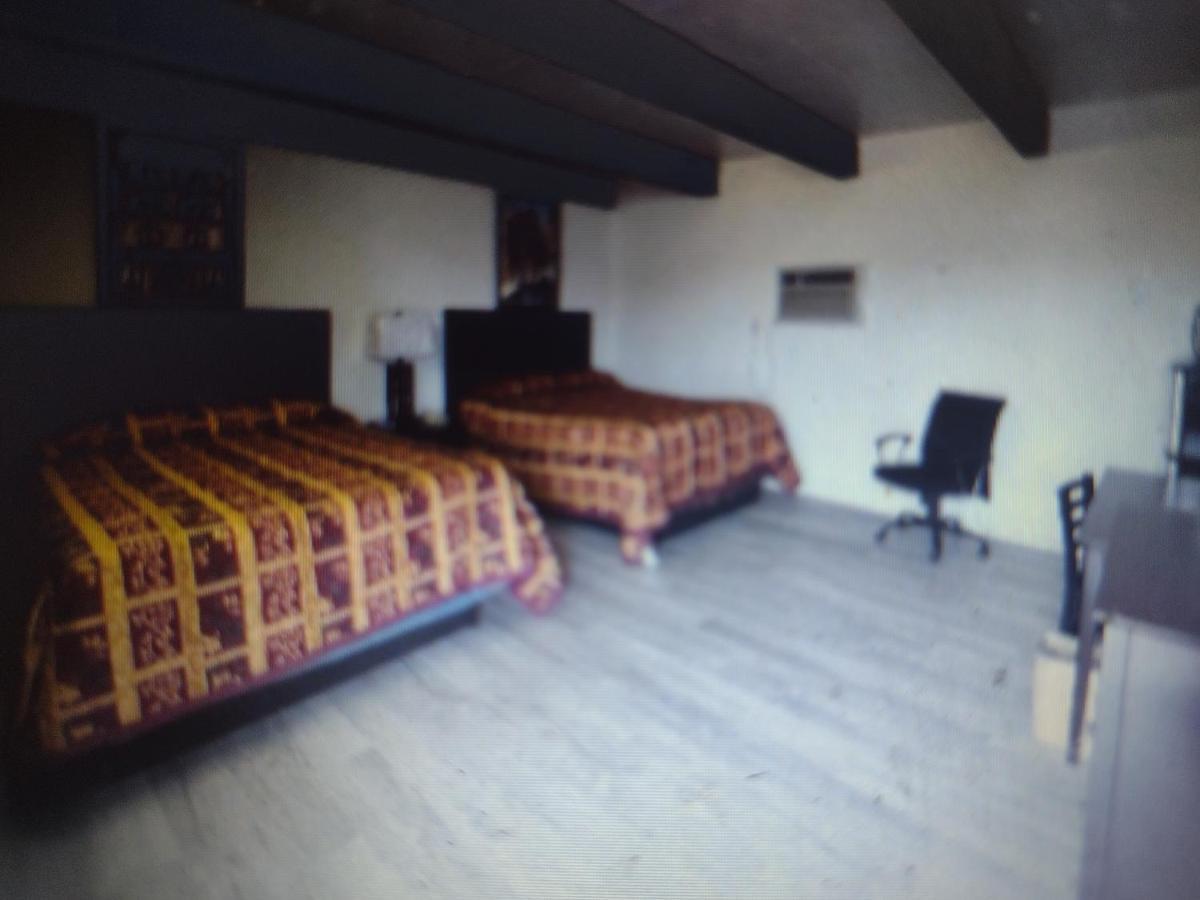 Budget Inn & Suites -Super-Ice Cold Spotless Rooms- Door-To-Door Lit Parking & Lowest Price Plus Hbo Max,Spanish Tv, Internet Free!! Freer Buitenkant foto