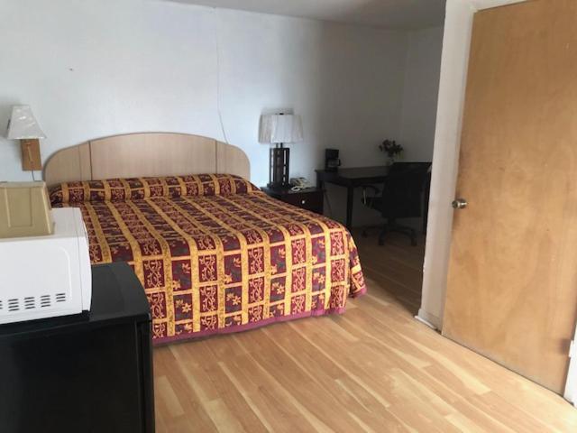 Budget Inn & Suites -Super-Ice Cold Spotless Rooms- Door-To-Door Lit Parking & Lowest Price Plus Hbo Max,Spanish Tv, Internet Free!! Freer Buitenkant foto